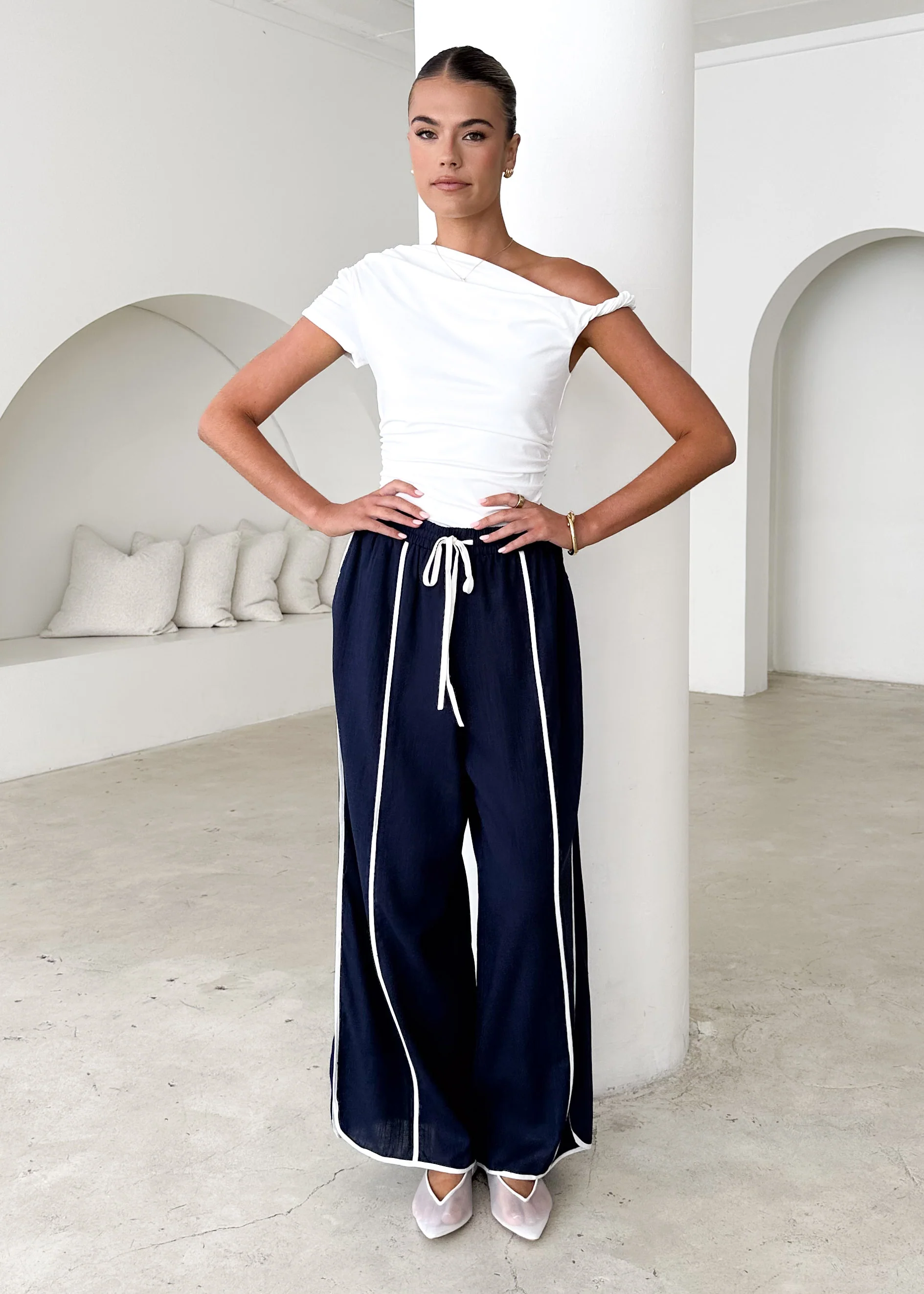 Jesse One Shoulder Top - Off White - Honorern