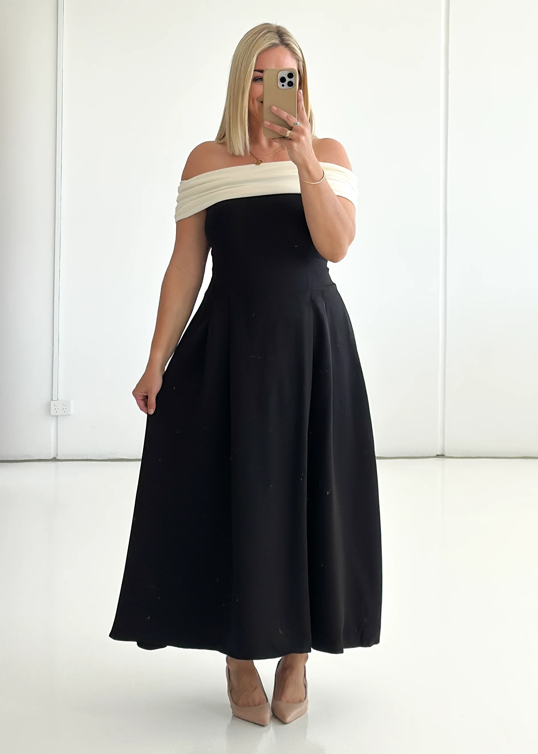 Alexiah Off Shoulder Maxi Dress - Black - Honorern