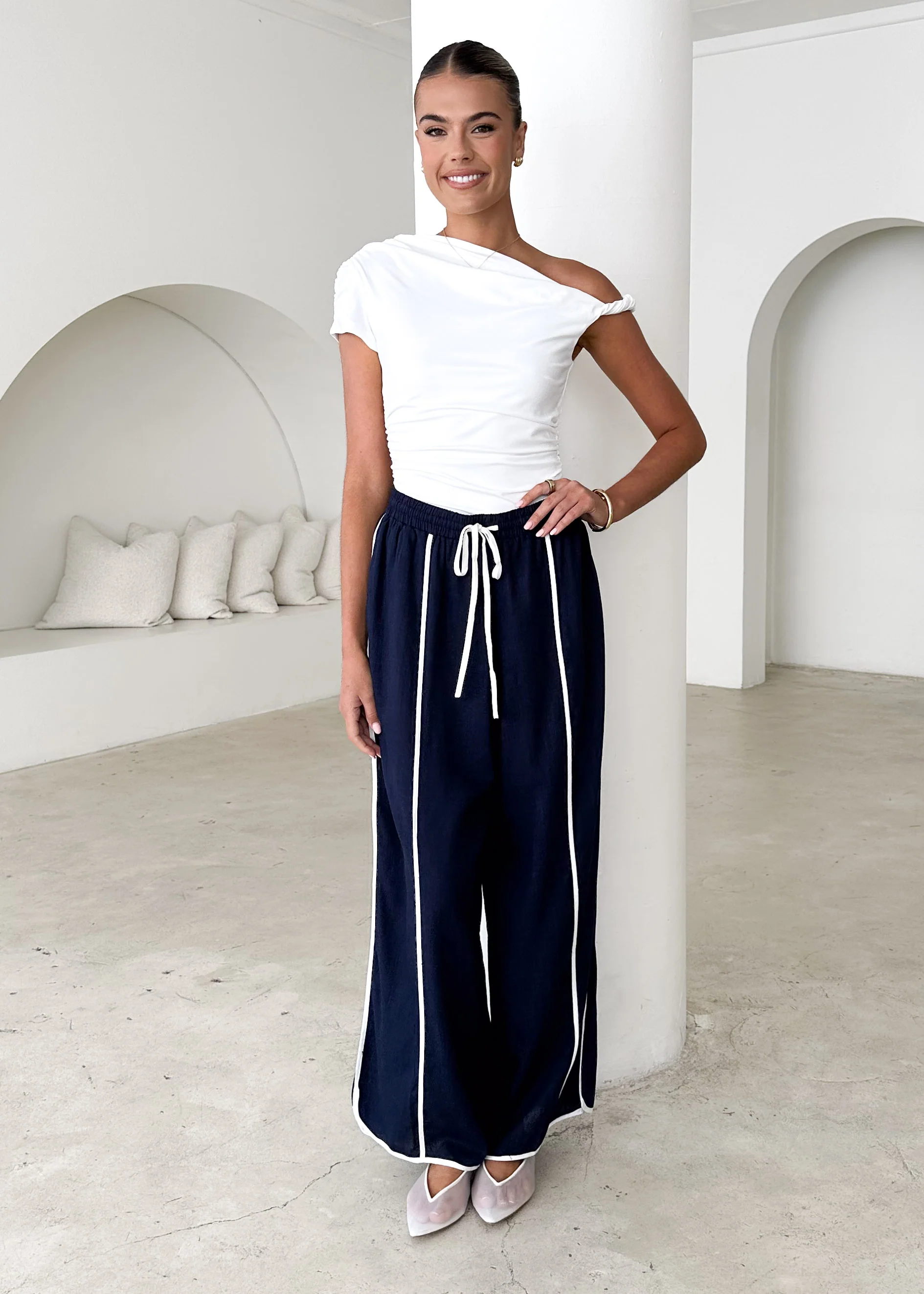 Jesse One Shoulder Top - Off White - Honorern