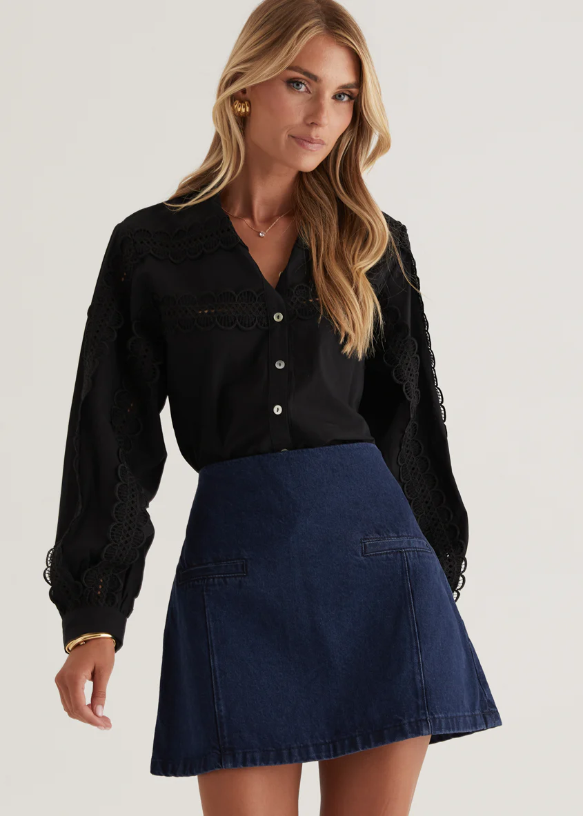 Betty Embroidered Shirt - Black - Honorern